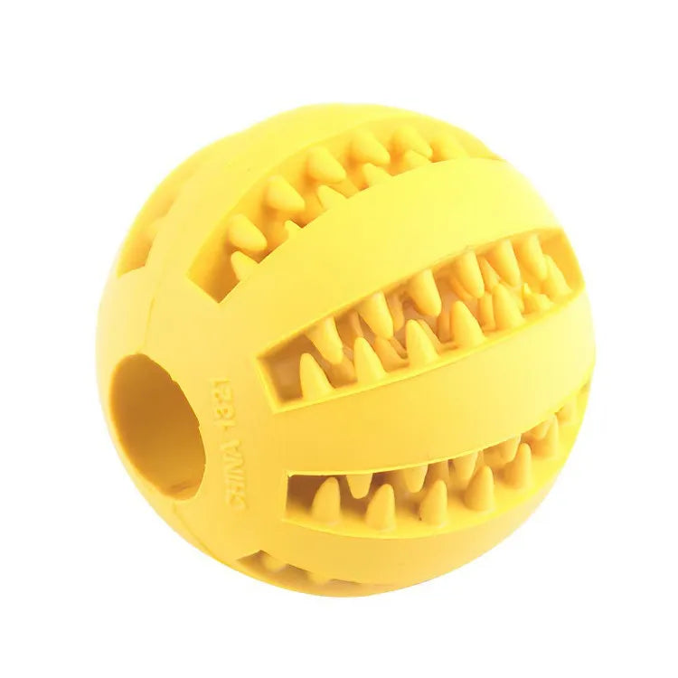 Pelota mordedor dispensadora de premios para perros en uso diario